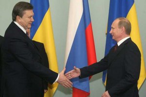 Янукович привітав Путіна з переконливою перемогою збірної Росії
