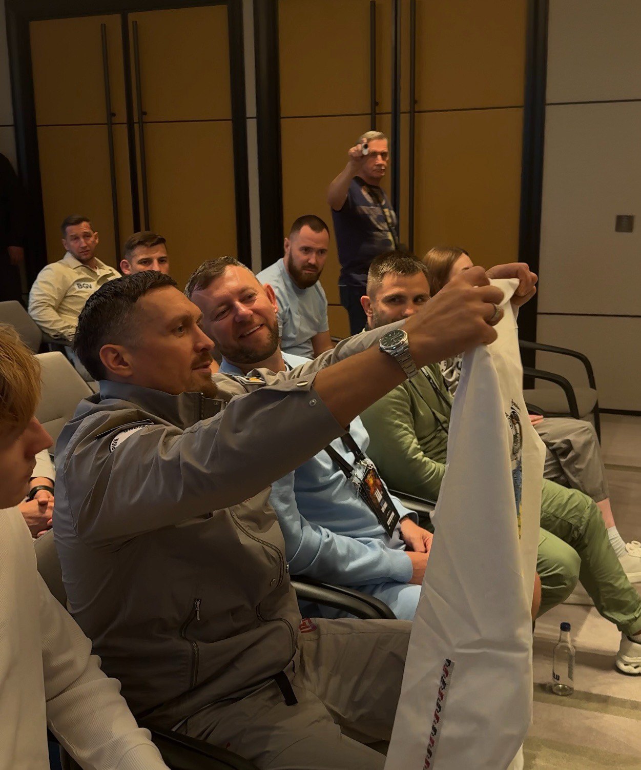 Усик з вишиванкою від Караванської