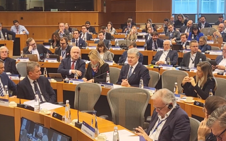 Порошенко в Брюсселі закликав ЄНП сприяти ухваленню пакета допомоги Україні на 50 млрд євро