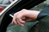 Ученые призывают отказаться от курения за рулем 
