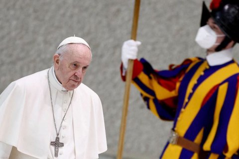 Підтримуємо український народ, який страждає від бомбардувань, - Папа Римський Франциск 