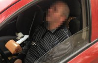 Во Львове пьяный таксист уснул, пока патрульные составляли на него админпротокол