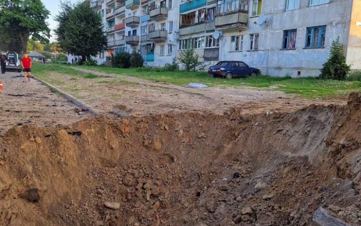 На Чернігівщині росіяни скинули вибухівку на автомобіль з хлібом