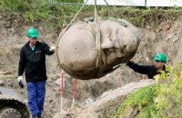 В Германии откопали огромную голову памятника Ленину