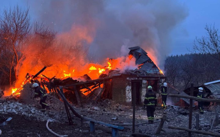 На Харківщині через ворожі атаки постраждали будинки та лінія електромереж