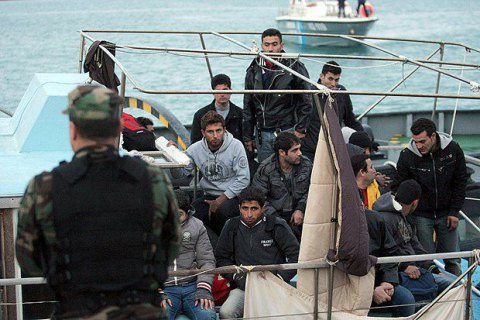 У берегов Ливии затонула лодка с 700 мигрантами