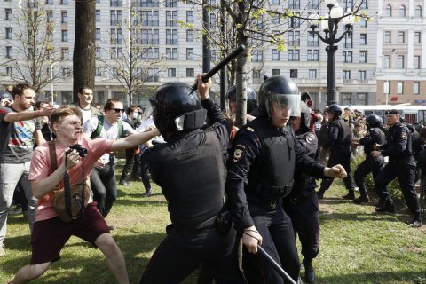 ЕС и США осудили массовые задержания на митингах в России