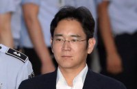 Південнокорейська прокуратура зажадала 12 років в'язниці для голови Samsung