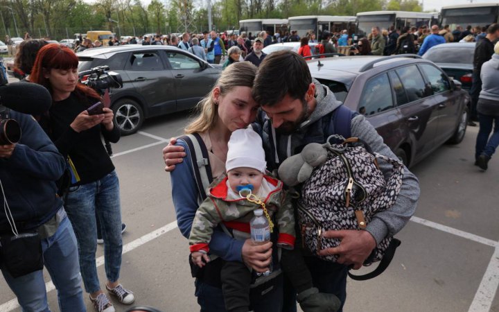 З Маріуполя і "Азовсталі" евакуювали майже 500 людей