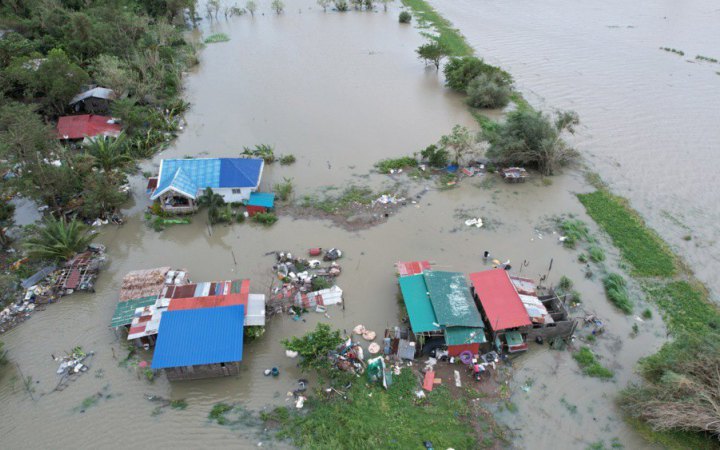 Через 10-бальний шторм на Тайвані загинули 14 людей