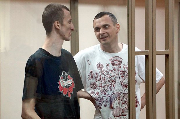 Олег Сенцов (справа) и Александр Кольченко