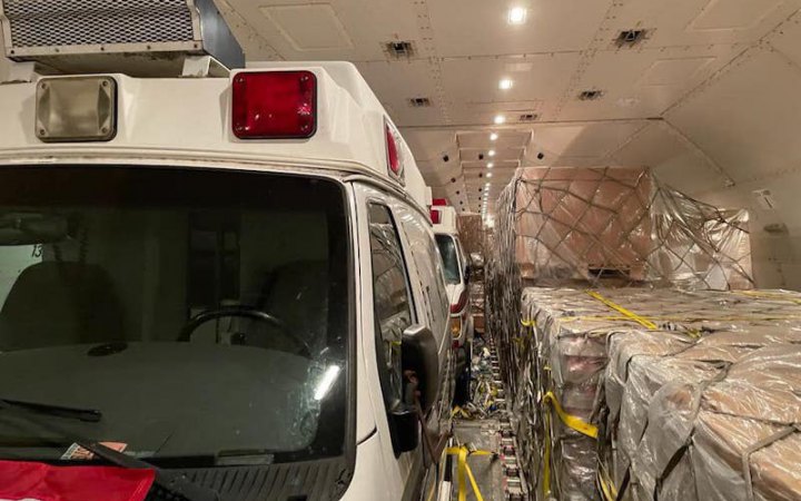 Літак зі США доставив в Україну 105 тонн допомоги, зокрема, швидкі для ДСНС