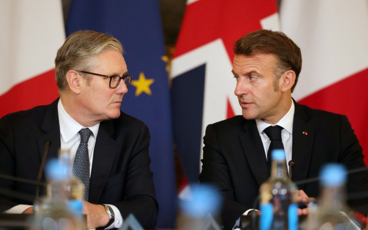 Reuters: Стармер та Макрон оголосять про міграційну угоду на саміті за схемою "один за одного"
