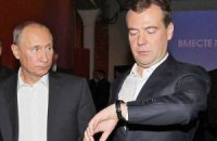 Путин и Медведев встретят Новый год дома 