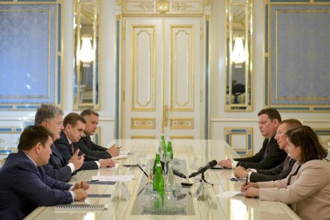 Порошенко и глава МИД Латвии обсудили размещение миротворцев ООН на Донбассе