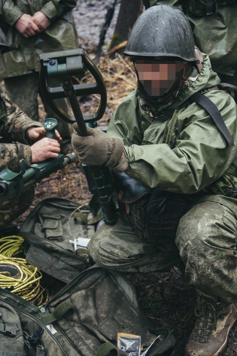 Канадці вчать українських бійців виявляти приховані міни