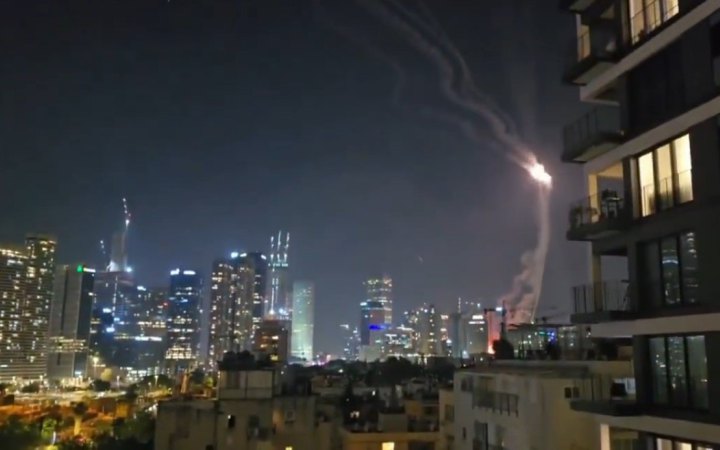 Іран атакував Ізраїль балістичними ракетами і дронами у відповідь 