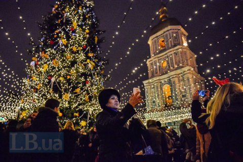 100 тысяч человек встретили Новый год на Софийской площади в Киеве