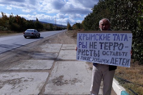 Более 60 крымских татар оштрафовали за одиночные пикеты