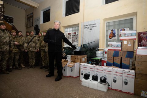 Порошенко передал батальонный комплекс видеонаблюдения 25-й ОПГБр в Авдеевке 