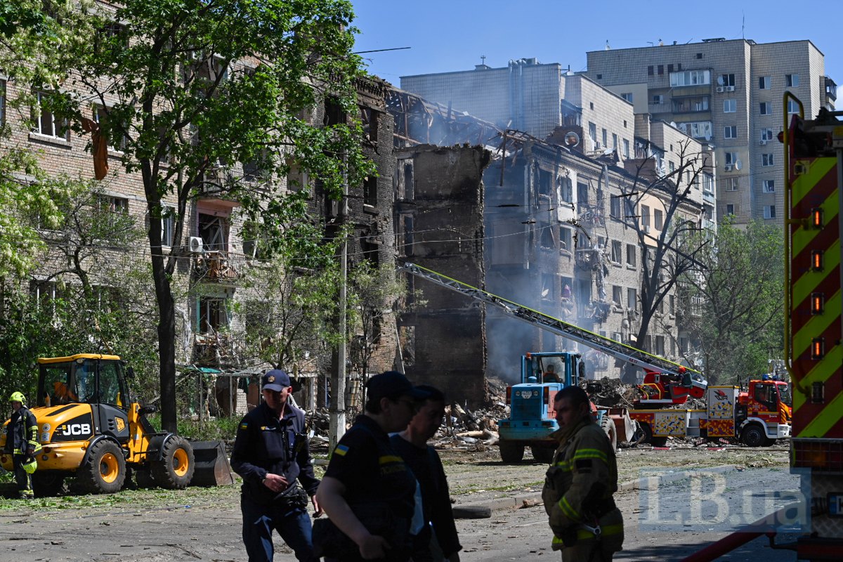 Наслідки удару по Шевченківському районі Києва, 24 квітня