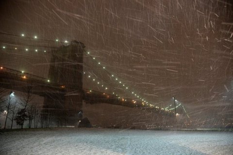 В Нью-Йорке ввели режим ЧП из-за снежной бури