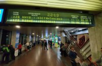 На железнодорожном вокзале в Киеве задымился локомотив поезда