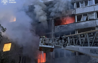 У Києві уламки "шахедів" впали на житлові будинки. Двоє загиблих, є поранені (оновлено)