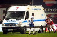 Під час півфіналу Кубка Португалії футболісти "Порту" і "Браги" штовхали заглухлу на полі машину швидкої допомоги
