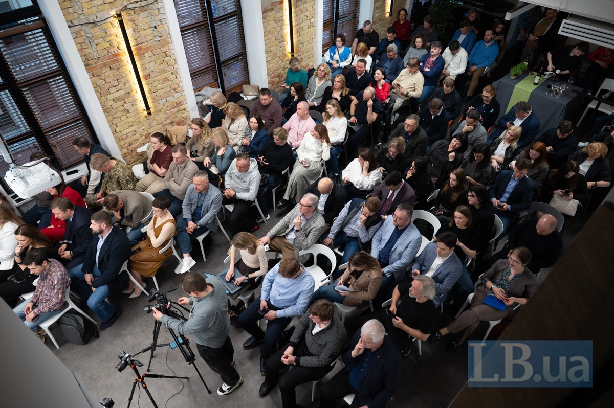 Гості дискусії