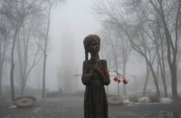 Сьогодні ввечері українці запалять свічки у пам'ять про мільйони жертв Голодомору