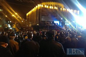 На Евромайдан в Киеве уже собрались тысячи людей