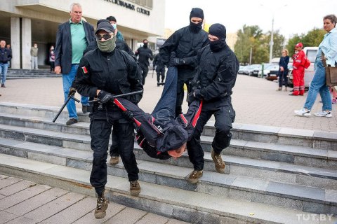За весь час протестів у Білорусі силовики затримали 13,5 тисяч людей