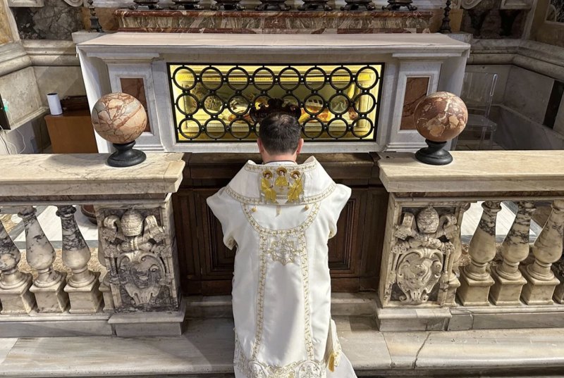 Кардинал Микола Бичок під час служби в базиліці Святого Петра у Ватикані, 8 грудня 2024 року