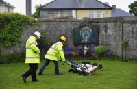 В Ірландії розпочалися розкопки на місці, де можуть бути поховані майже 800 немовлят