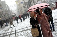 На Турцию обрушились сильные снегопады: отменены авиарейсы и закрыты морские проливы