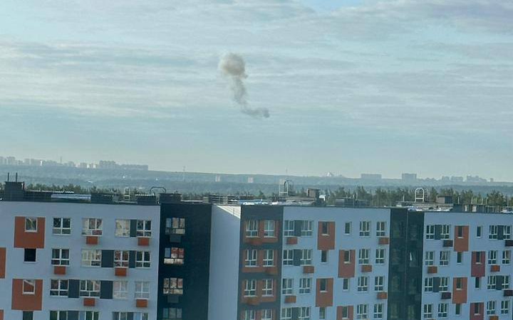 Дим над багатоповерхівками внаслідок 'атаки безпілотників' на Москву, 30 травня 2023.