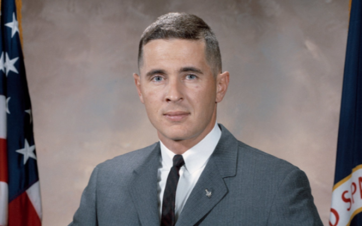 У США в авіакатастрофі загинув космонавт Вільям Андерс. Він є автором знаменитого фото з орбіти Місяця "Сходження Землі"