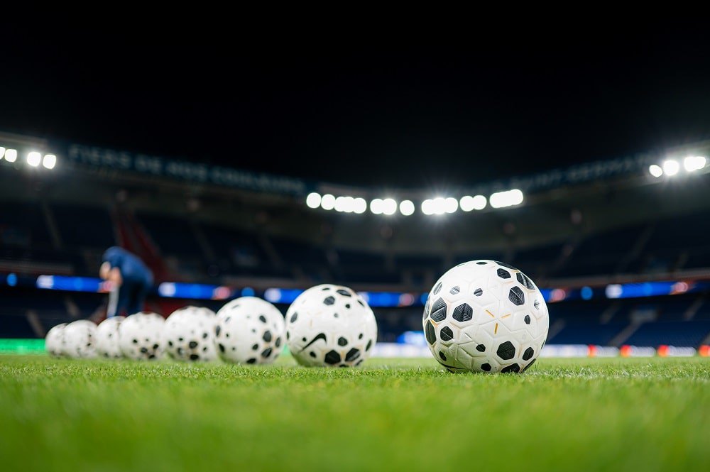 М'ячі для гри Франція – Україна