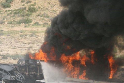 В Афганістані внаслідок загоряння десятків бензовозів із нафтою загинули щонайменше семеро осіб