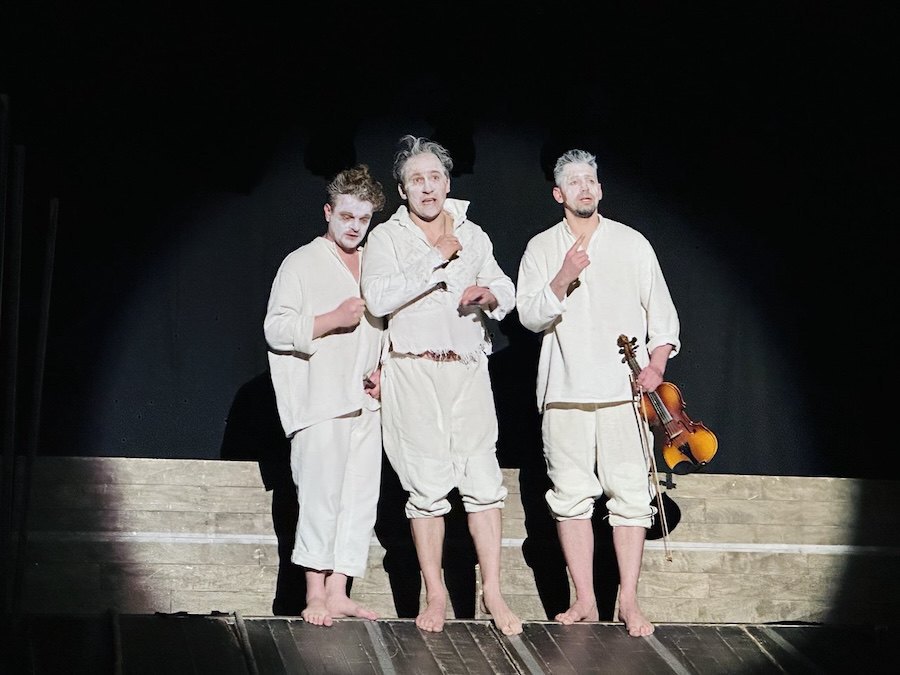 Вистава «Мортур Салютанті»