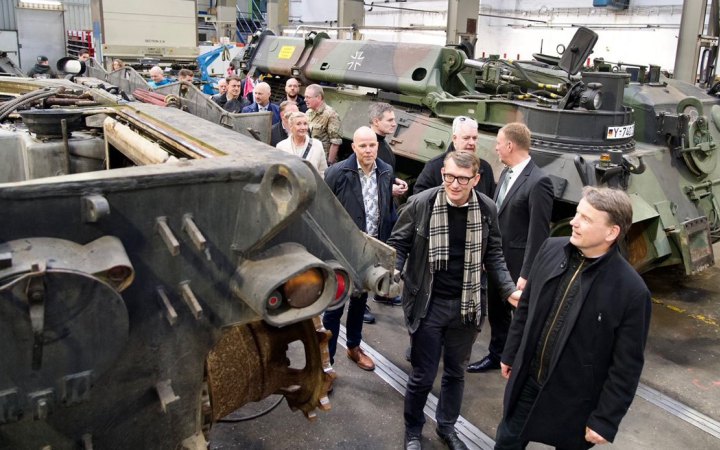 Глава Міноборони Данії заявив, що дуже скоро вдасться відправити в Україну відновлені танки Leopard 1