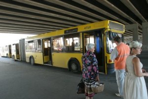 Автобус с 13 пассажирами из-за неисправности рессоры сутки простоял под Винницей