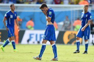 Скучная Италия проиграла Уругваю и покинула Бразилию