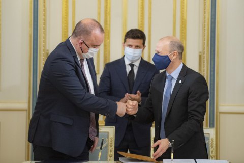  В присутствии Зеленского "Энергоатом" и Westinghouse заключили контракт на поставку топлива в Украину
