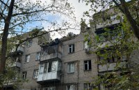 Окупанти вдарили по житловому будинку Миколаєва. Поранень зазнали пʼятеро людей, зокрема немовля (оновлено)