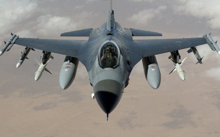 Українські пілоти розпочали льотну підготовку на винищувачах F-16