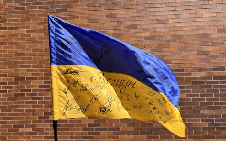 ​Прапори України з Бахмута та Гостомеля продали на аукціоні в Нью Йорку за 500 000 доларів