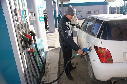 После президентских выборов в России резко подорожал бензин, - DW
