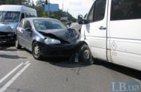 В Киеве из-за маршрутки столкнулись три машины
